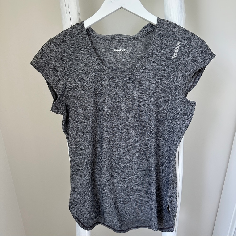 Reebok Heathered Gray Athleisure Short Sleeve Top Size Small
